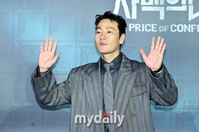 2025년 12월 3일 오후 용산 CGV에서 진행된 넷플릭스 시리즈 ’자백의 대가’ 언론시사회에서 박해수가 포즈를 취하고 있다. / 곽경훈 기자 (kphoto@mydaily.co.kr)