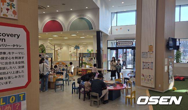 [OSEN=에스콘필드, 한용섭 기자]&nbsp;어린이를 동반한 가족 단위 관중들이 즐길 수 있는 대형 키즈카페. /orange@osen.co.kr