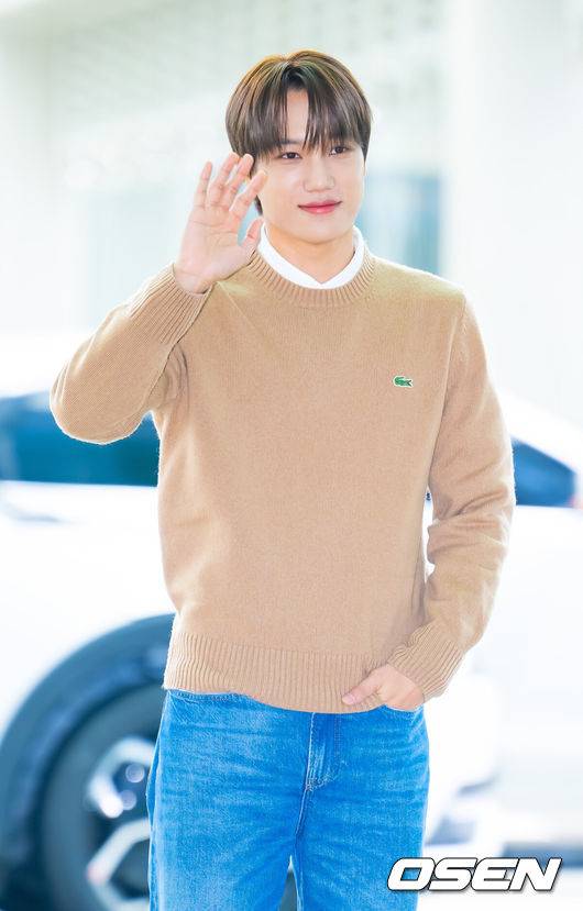 [OSEN=인천공항, 민경훈 기자] 엑소 카이가 4일 인천국제공항을 통해 해외 일정 차 프랑스 파리로 출국했다.카이는 프랑스 파리에서 파리패션위크 일정을 소화할 예정이다.카이가 출국장으로 향하고 있다. 2025.10.04 /rumi@osen.co.kr