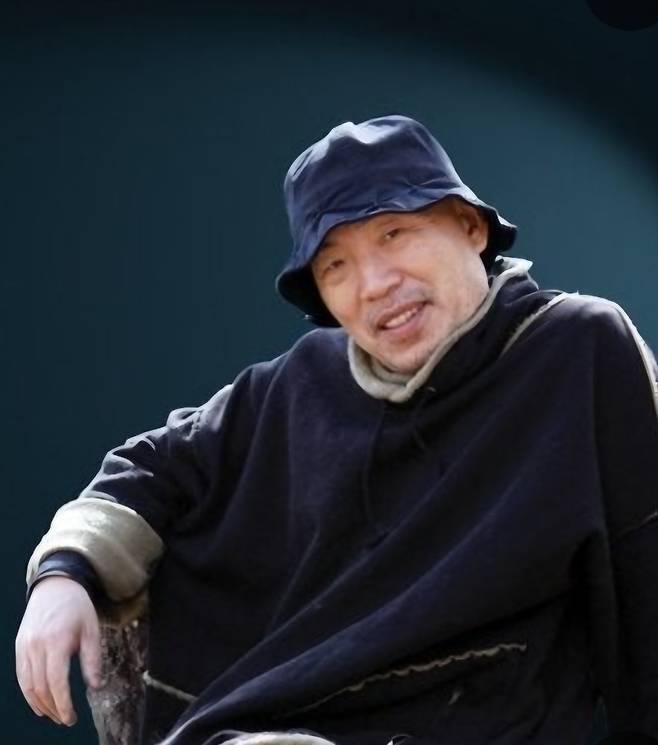 한국 추상미술을 대표하는 작가 이성근. 그는 전통에 묶이지 않고, 현대적 감각을 더해 자신만의 추상적 언어를 완성함으로써 세계적 거장의 반열에 올랐다. 사진제공 | 이성근 미술관