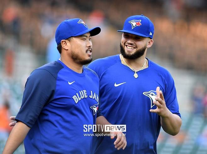 ▲ 류현진이 토론토에서 활약하던 시절 '브로맨스'로 이름을 날렸던 알렉 마노아(오른쪽)ⓒ스포티비뉴스DB