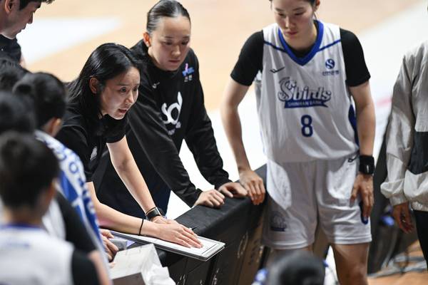 지난 9월 부산 사직실내체육관에서 열린 2025 BNK금융 박신자컵에서 최윤아 감독. /WKBL 제공