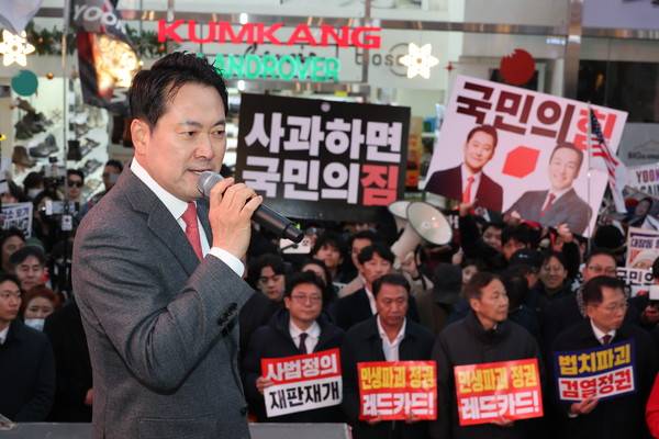 국민의힘&nbsp;장동혁&nbsp;대표가 대구 중구 동성로에서 열린 민생회복 법치수호 국민대회에서 발언하고 있다. 2025.11.28 [사진=연합뉴스]