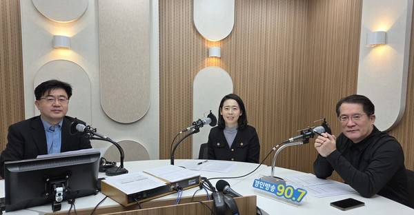 이도형 앵커, 김은경 인하대 정치외교학 초빙교수, 박상병 시사평론가 2025.12.4 [경인방송 시사뉴스팀]