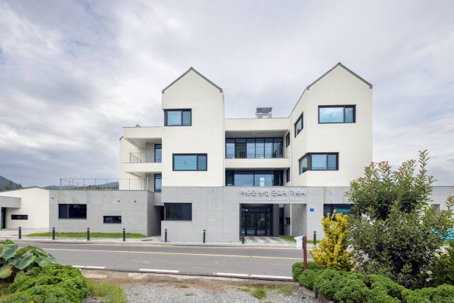 하동군 농업 근로자 기숙사 전경.