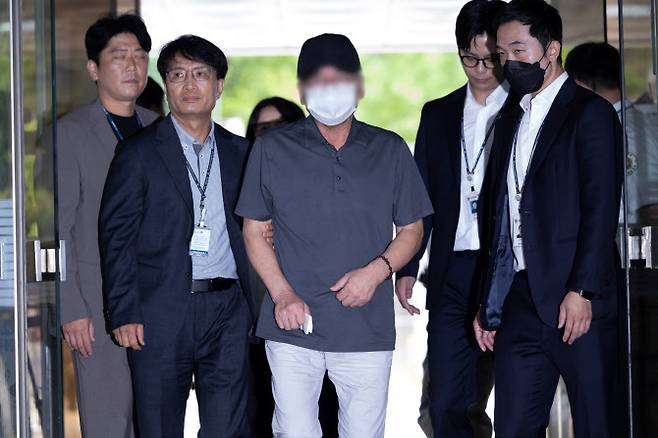 9명의 사망자를 낸 서울 시청역 역주행 사고 가해 차량 운전자 차모 씨가  구속 전 피의자 심문(영장실질심사)을 받기 위해 지난해 7월 30일 오전 서초구 서울중앙지법으로 들어서고 있다. (사진=연합뉴스)