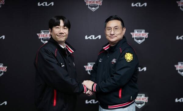 KIA 타이거즈 양현종과 심재학 단장. /사진=KIA 타이거즈