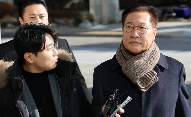 박성재 전 법무부 장관이 4일 오후 서울 서초구 내란 특검에 김건희씨 수사 무마 청탁 의혹 관련 조사를 받기 위해 출석하고 있다. 2025.12.4/뉴스1