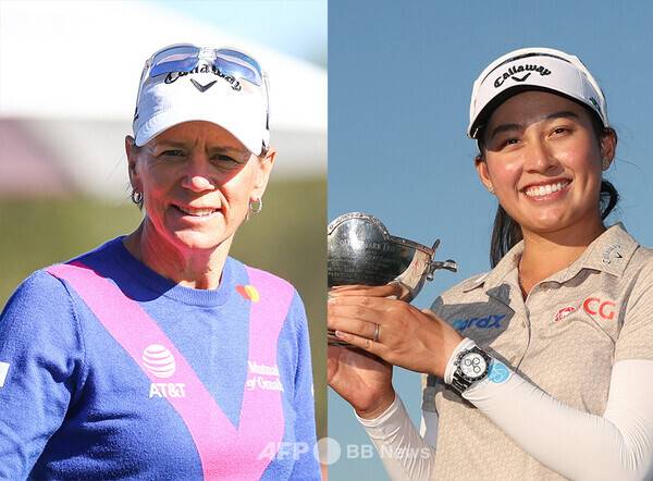 '여자 골프의 전설' 안니카 소렌스탐, 2025년 미국여자프로골프(LPGA) 투어 2025시즌 최종전 CME그룹 투어 챔피언십 우승을 차지한 세계랭킹 1위 지노 티띠꾼(태국)이 베어 트로피를 들고 기념 촬영하는 모습이다. 사진제공=ⓒAFPBBNews = News1 (사진을 무단으로 사용하지 마십시오.)