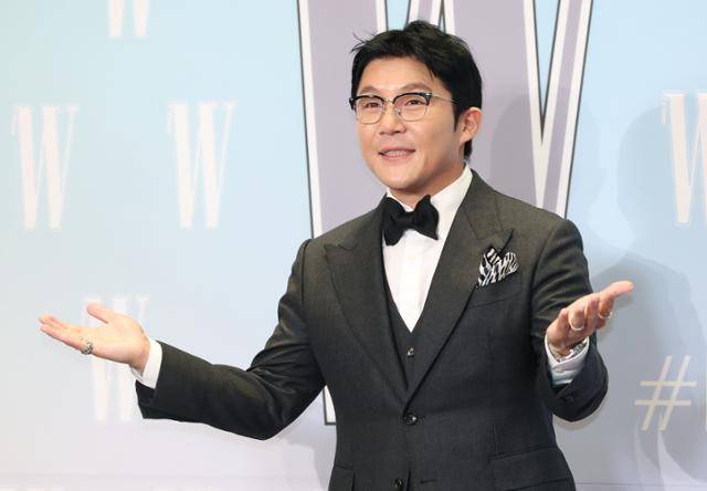 코미디언 조세호가 근거 없는 루머에 휩싸인 가운데 소속사가 사실무근이라고 밝혔다. 뉴스1