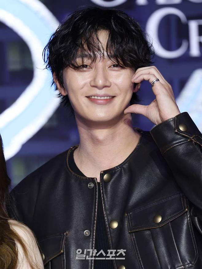 배우 박서준이 25일 오전 서울 용산구 서울드래곤시티에서 열린 넷플릭스 오리지널 '경성크리처' 시즌2 제작발표회에서 포즈를 취하고 있다. '경성크리처' 시즌2는 2024년 서울, 태상과 모든 것이 닮은 호재와 경성의 봄을 살아낸 채옥이 만나 끝나지 않은 경성의 인연과 운명, 악연을 파헤치는 이야기. 오는 27일 공개. 서병수 기자 qudtn@edaily.co.kr /2024.09.25/