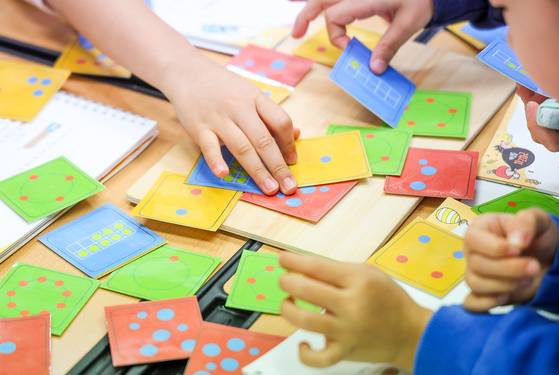 서울의 한 사고력수학학원에서 아이들이 수업을 하는 모습. 우상조 기자