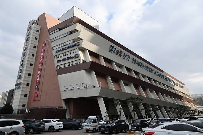 서울시는 지난달 26일 서울 서초구 서울고속버스터미널 부지 복합개발과 관련해 ㈜신세계센트럴, 서울고속버스터미널㈜와 본격적인 사전 협상에 착수한다고 밝혔다. 사진=연합뉴스