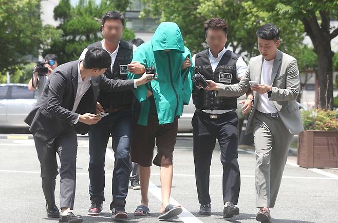 A suspect accused of killing a Korean national in their 30s in Pattaya, Thailand, with two accomplices in May 2024 appears at the Changwon District Court in Seongsan District, Changwon, on July 12, 2024. [YONHAP]