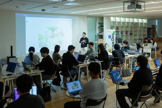 라인플러스가 지난 2일 전 직원 대상 사내 AI(인공지능) 교육 프로그램 'AI 캠퍼스 데이'를 진행했다고 4일 밝혔다./사진제공=라인플러스