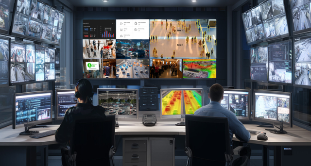 영상과 출입통제시스템, 다양한 환경센서를 기반으로 한 관제 시스템. 한화비전 제공