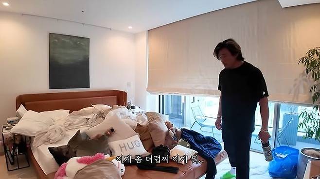 [뉴시스] 영상 속 공개된 추성훈의 집. 유튜브가 선정한 2025년 한국 최고 인기 크리에이터 1위에 종합격투기 선수 추성훈이 이름을 올렸다. (사진=추성훈 유튜브 캡처) *재판매 및 DB 금지