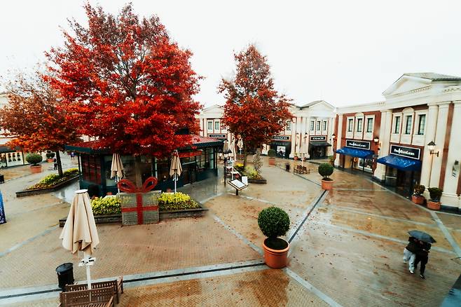 아웃렛 곳곳에선 비오는 가을, 밴쿠버의 정취가 물씬 느껴진다