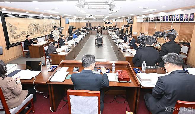 5일 제주도의회 예결위의 교육회계 심의.