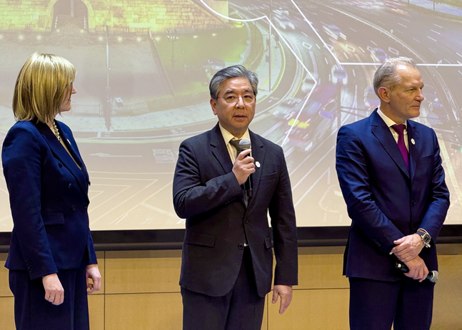 지난 4일 장재훈 현대차그룹 부회장이 경기도 고양시 현대모터스튜디오에서 기자들의 질문에 답하고 있다./사진=백유진 기자 byj@