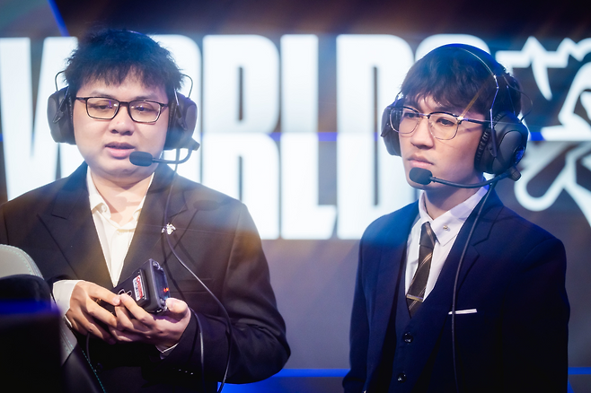 베트남 올스타 감독을 맡은 '소프엠' 레꽝주이(왼쪽, 사진=라이엇 게임즈)