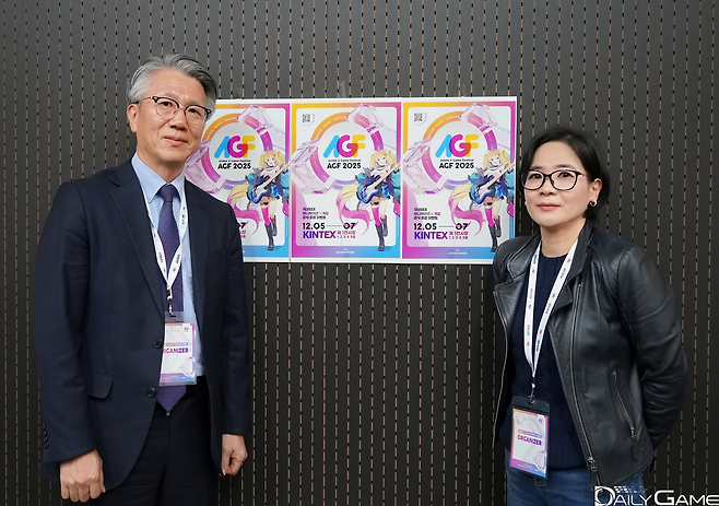 조직위원회 인터뷰에 나선 대원미디어 김기남 상무와 애니플러스 이갑열 상무.