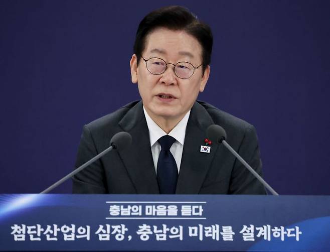 이재명 대통령이 5일 충남 천안시 한국기술교육대학교에서 열린 '충남의 마음을 듣다' 타운홀미팅 간담회에서 발언하고 있다. 연합뉴스
