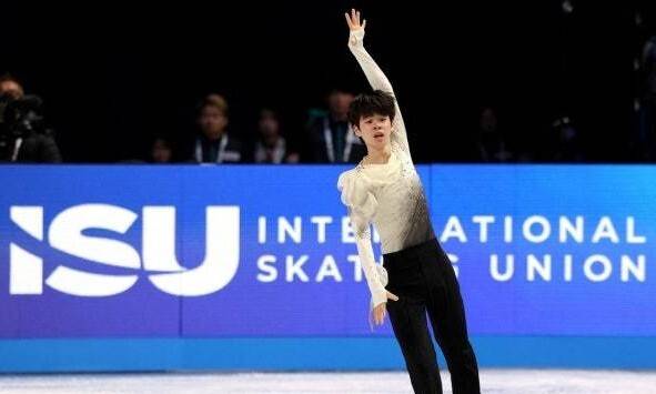 5일 2025~2026 국제빙상경기연맹(ISU) 주니어 그랑프리 파이널 남자 싱글 프리스케이팅에서 연기하는 서민규. 나고야/AFP 연합뉴스