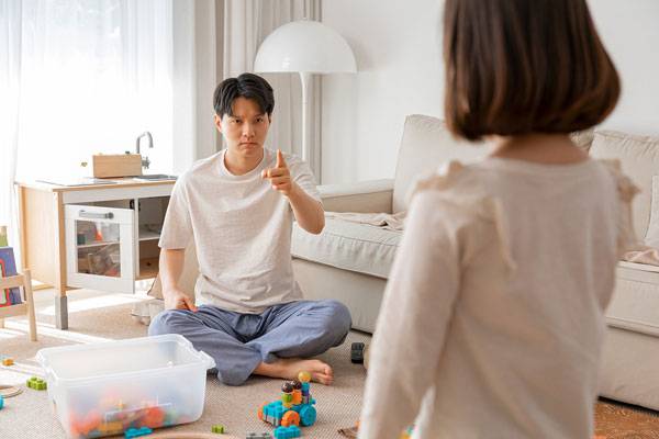 권위주의적인 양육 방식이 추후 자녀의 청소년기 우울, 불안 위험을 높인다는 연구 결과가 나왔다./사진=클립아트코리아