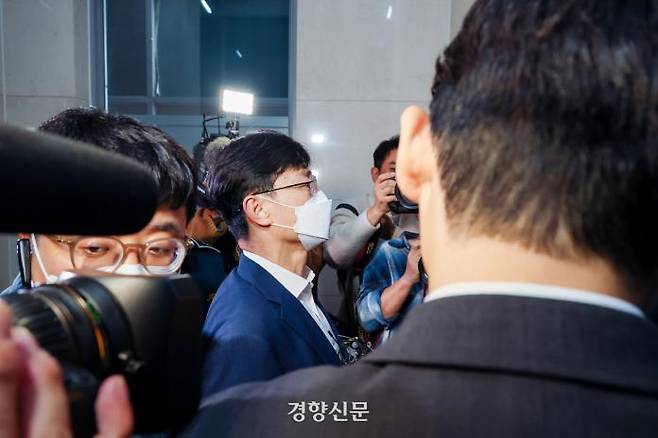 채 상병 순직과 관련해 업무상과실치사상 등 혐의로 구속기소된 임성근 전 해병대 1사단장이 지난 10월 서울 서초동 이명현 특별검사팀 사무실에 출석하고 있다. 이준헌 기자