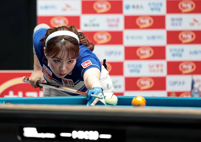 김예은(웰컴저축은행)이 ‘캄보디아 특급’ 스롱 피아비(우리금융캐피탈)와 풀세트 접전 끝에 승리했다. PBA 제공