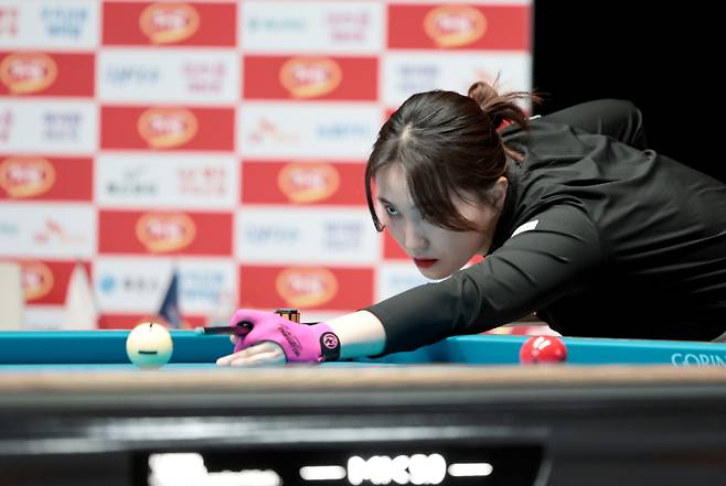 강지은(SK렌터카)이 최연주를 세트스코어 3:1로 제압하고 준결승에 올랐다. PBA 제공