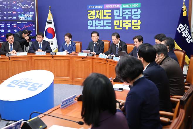정청래 더불어민주당 대표가 5일 서울 여의도 국회에서 열린 최고위원회의에서 발언하고 있다. [연합뉴스]