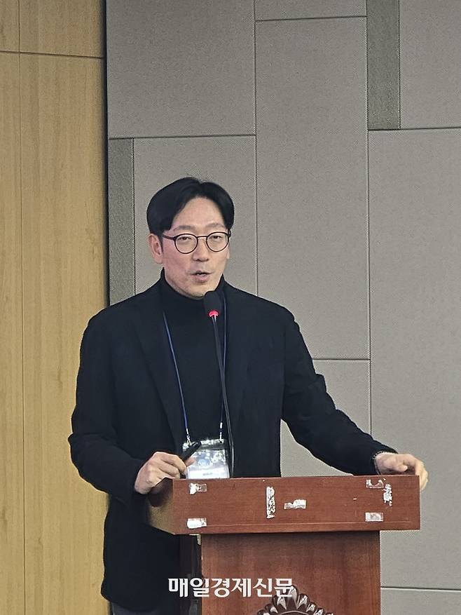 김종협 파라메타 대표가 5일 국회 세미나에서 ‘스테이블코인과 블록체인 네트워크의 신뢰성’을 주제로 발표하고 있다. [사진=안갑성 기자]