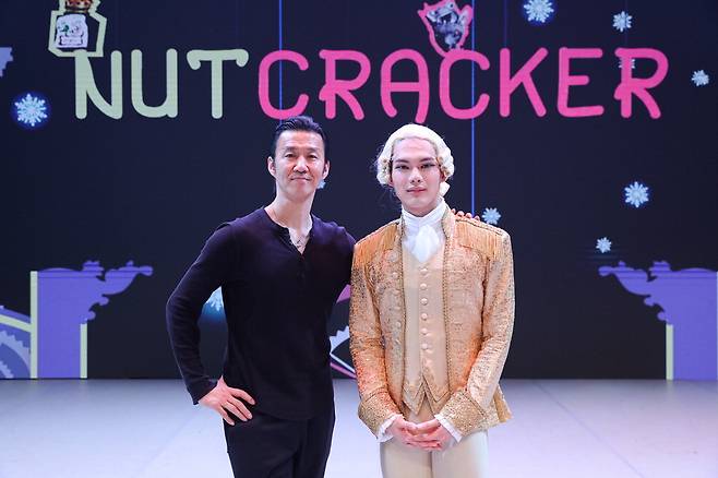 '호두까기 인형:해설이 있는 명품 발레'  안무·연출을 맡은 김용걸(왼쪽)과  발레리노 강경호. 아트앤아티스트