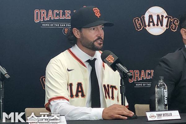 대학 야구 감독 출신인 바이텔로를 감독으로 영입한 샌프란시스코는 부족한 경험을 더하기 위해 경험 많은 코치진을 영입하고 있다. 사진= MK스포츠 DB