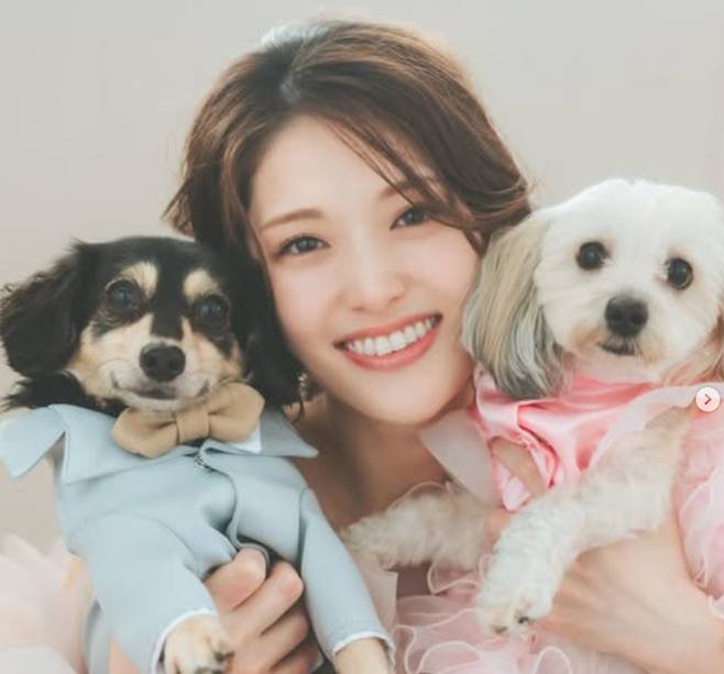 일본 걸그룹 노기자카46 출신 방송인 마츠무라 사유리(33)가 결혼과 임신 소식을 동시에 전했다./사진=마츠무라 사유리 SNS 화면캡처.