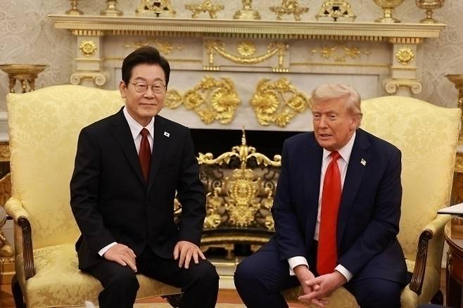 이재명 대통령과 도널드 트럼프 미국 대통령이 25일(현지시간) 미국 워싱턴DC 백악관에서 한미 정상회담을 하고 있다. 2025.08.26. 뉴시스