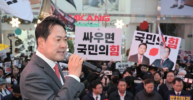 장동혁 국민의힘 대표가 11월28일 대구 중구 동성로에서 열린 민생회복 법치수호 국민대회에서 발언하고 있다. ⓒ연합뉴스