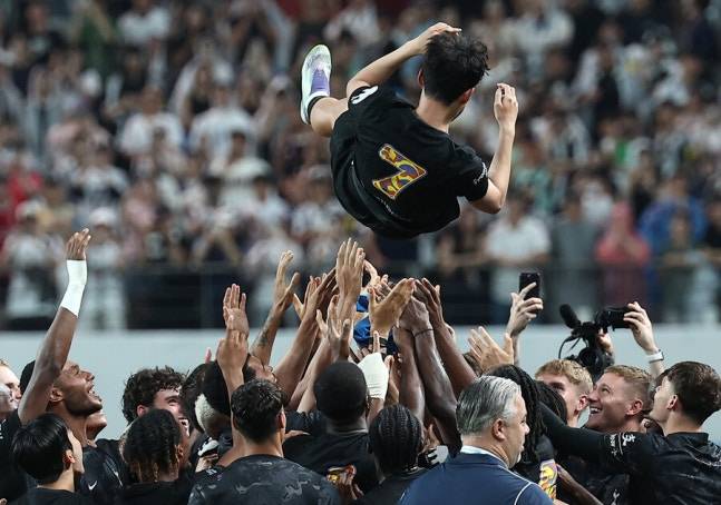 ▲ 지금의 페이스라면 손흥민이 방문하는 날까지 굴욕을 당할 수 있다. 손흥민은 토트넘 팬들과 작별인사를 하기 위해 오는 10일 슬라비아 프라하와 홈경기에 맞춰 북런던을 찾을 것으로 알려졌다. 어쩌면 손흥민은 토트넘의 공식전 7경기 연속 무승을 지켜볼 수도 있는 셈이다. ⓒ연합뉴스