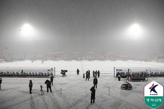 4일 부천종합운동장에서 열릴 예정이던 부천FC와 수원FC의 승강 플레이오프 1차전 경기 전 모습. /사진=한국프로축구연맹 제공