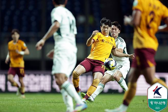 지난 7월 광주FC-전북현대전 경기 모습. /사진=한국프로축구연맹 제공