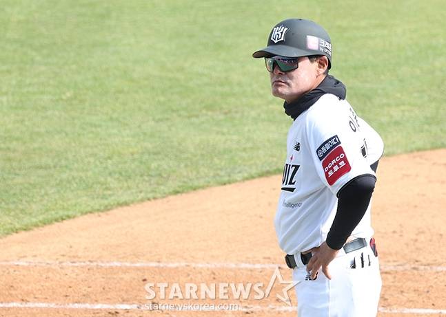 KT 코치 시절의 이종범. /사진=김진경 대기자