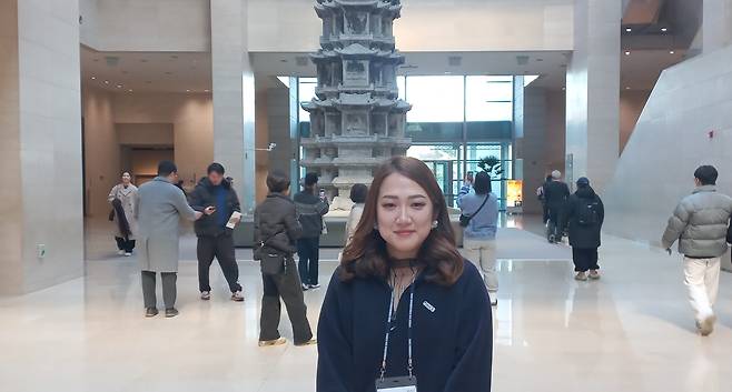 연합뉴스와 인터뷰하며 포즈 취한 정안나 부학장 (서울=연합뉴스) 박현수 기자 = 지난 3일 국립중앙박물관을 찾아 연합뉴스와 인터뷰하는 정안나 부학장. 2025. 12. 3. phyeonsoo@yna.co.kr