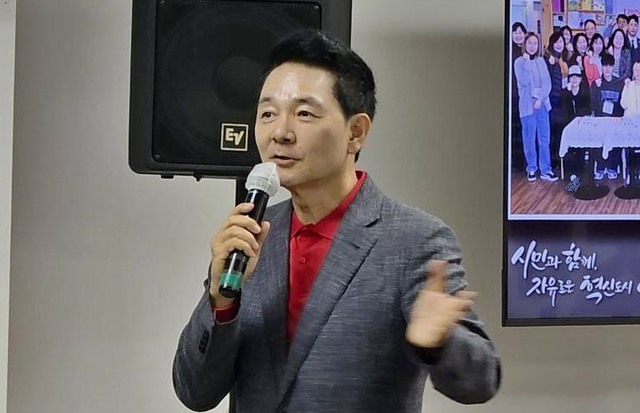 김대중 정부 청와대 초대 국정상황실장, 윤석열 정부 대통령실 미래전략기획관을 지낸 장성민 국민의힘 경기 안산갑 당협위원장.<장성민 전 국회의원 페이스북 사진 갈무리>