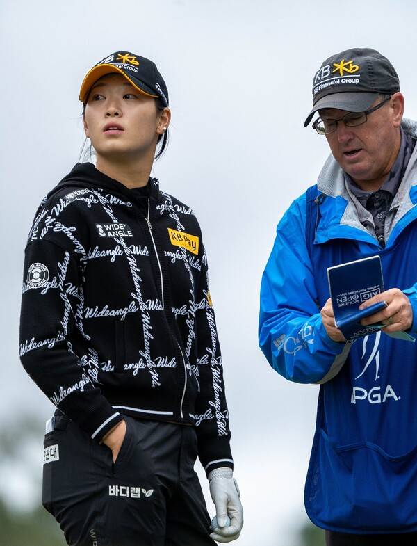 미국여자프로골프(LPGA) 투어 2026시즌 출전권이 걸린 2025 LPGA 퀄리파잉 시리즈 파이널 스테이지(Q-시리즈 최종전)에 출전한 장타자 방신실 프로가 1라운드에서 경기하는 모습이다. 사진제공=LPGA 엡손투어 (사진을 무단으로 사용하지 마십시오.)