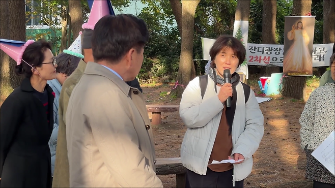 서귀포시 도시 우회도로 공사 구간에 들어가 있는 소나무숲에서 진행된 현장 간담회