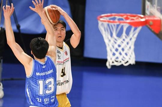 정관장 한승희의 슛. 사진[연합뉴스]