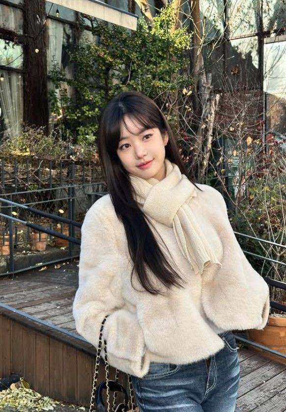 [서울=뉴시스] 이유비. (사진=이유비 인스타그램 캡처) 2025.12.06. photo@newsis.com *재판매 및 DB 금지