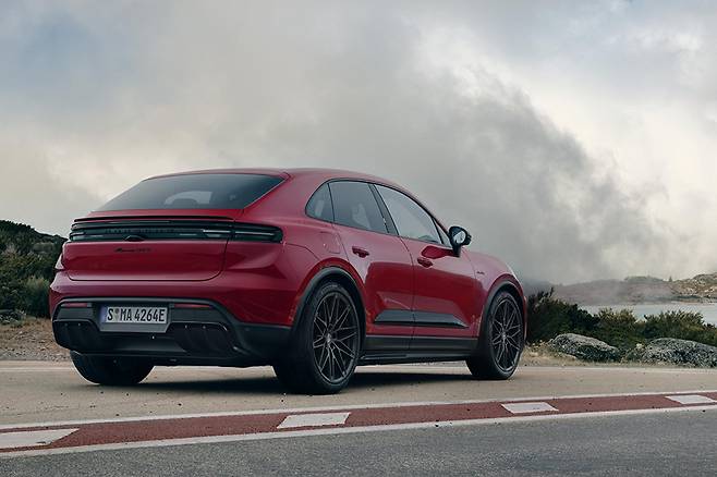 포르쉐 마칸 일렉트릭 GTS